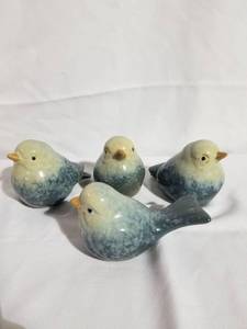 lot 4707 image: Lot if 4 Ceramic Blue Birds