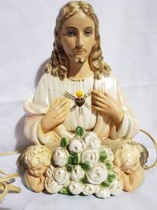 lot 4715 image: Jesus Above Angels Light without Bulb