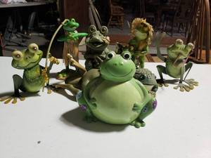 lot 4716 image: Lot of Frogs Decor -Garden Art -8 Pieces
