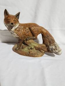 lot 4720 image: Fox on a Log Statue