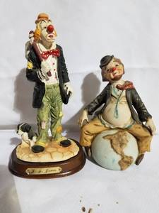 lot 4721 image: Lot of 2 Lonely Clowns