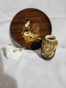 lot 4736 image: Lot of 3 Oriental Decor, Wood Plate , Bird and Jar