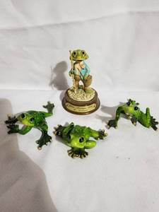 lot 4740 image: Lot of 4 Frogs , 3 with Gilded Toes