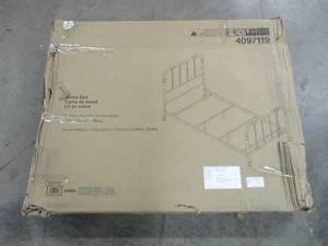 lot 4 image: Metal TWIN SIZE bed  White