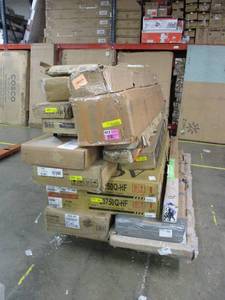 lot 10 image: Pallet of Furniture Stuff