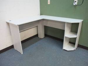 lot 45 image: White L-Shaped Desk