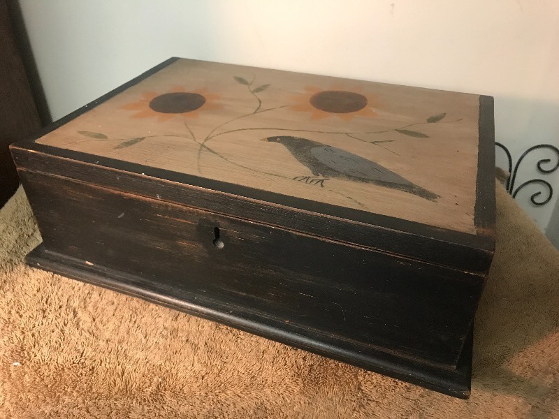 lot 1058 image: Nice wood box