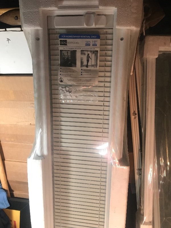 lot 1073 image: Side door window  thermal pane with built-in blinds