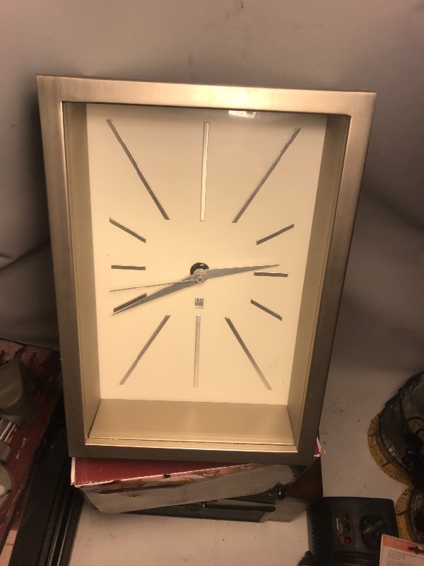 lot 1086 image: Very nice shadowbox style modern clock