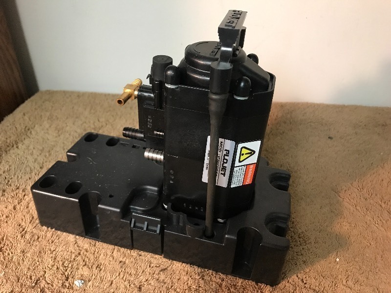 lot 176 image: Nice soda system flow jet air pump mini uses or get back up for your own bag in box system high dollar item put them on eBay