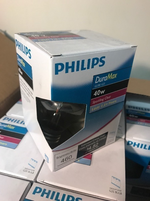 lot 267 image: Two cases of 12 lightbulbs 24 total as pictured
