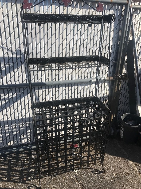 lot 69 image: Nice iron kitchen pie rackwine rack great Decour pieces functional bowls up for easy transport