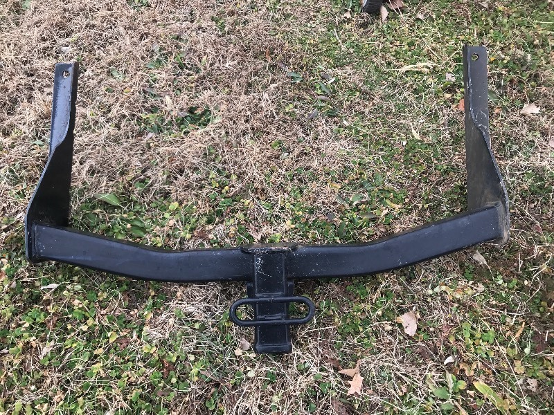 lot 9 image: Tow hitch