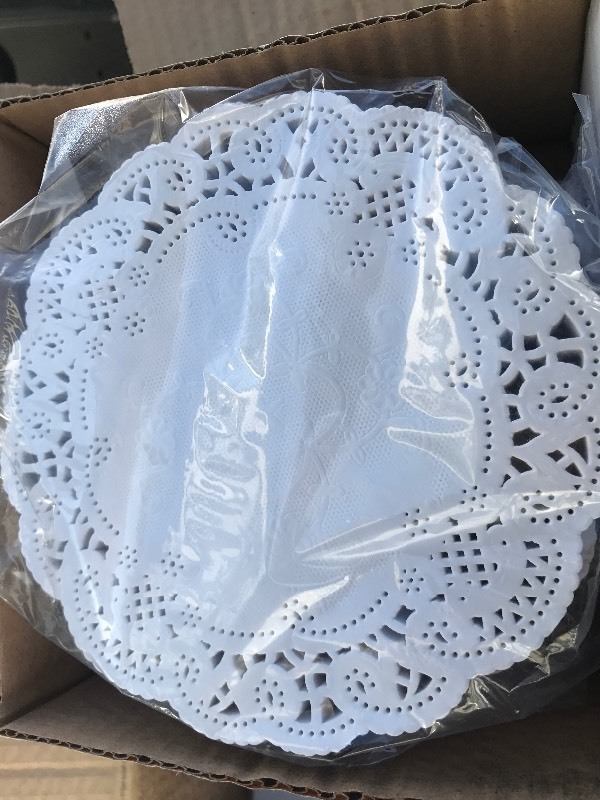 lot 966 image: Six boxes 6 inch round paper  doilies 1000 count per box