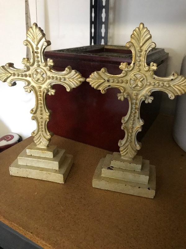 lot 975 image: Two decorative crosss  great Decour  7 inches tall