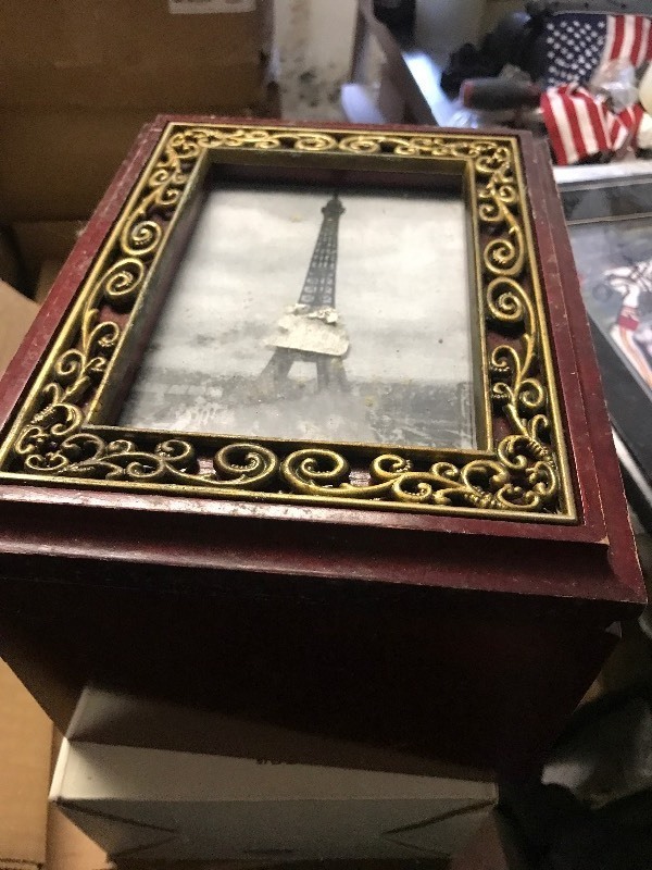 lot 976 image: Photo storage box  or make other use nice  peace