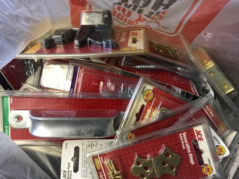lot 981 image: Large large bag of hardware supply