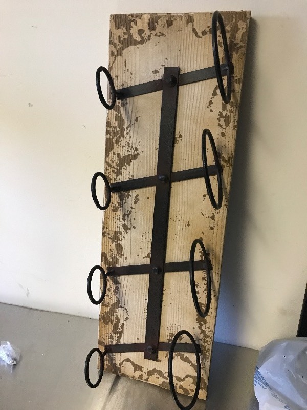 lot 998 image: Nice wall hanging wine rack