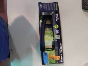 lot 3362 image: Ray Padula Sweeping Waters Quick Reverse Oscillating Sprinkler Lawn Rp-ossw-4