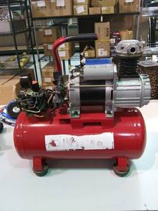 lot 3408 image: 3 Gallon Air Compressor Missing Top Cover