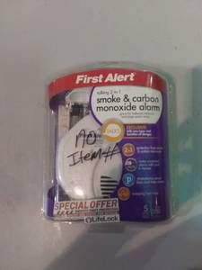 lot 3433 image: First Alert Combination Smoke and Carbon Monoxide Voice Alarm
