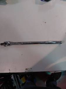 lot 3504 image: 12 Breaker Bar