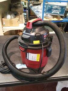 lot 9058 image: Wet  Dry Vac 2.5 Gallon