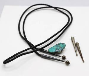 lot 19 image: Turquoise Bolo Tie