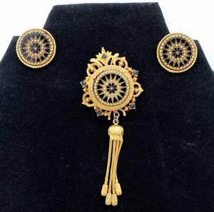lot 46 image: Laurentian Jewelry Montreal (LJM) Victorian Style Sunburst Black Glass Tassel Brooch and Matching Earrings