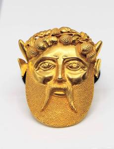 lot 70 image: Gold Bacchus Brooch - Marked BHG A043