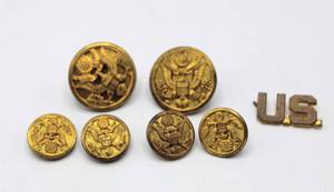 lot 89 image: WWII US Army Military Uniform Buttons