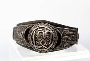 lot 109 image: Near Eastern Intricate Silver Panel Hinge Bracelet - Appears very old