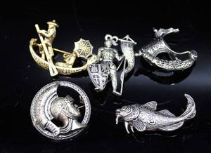 lot 131 image: 5 Brooches Pins - Marked Spain Fish, Knight, Ship, Warrior Head and Gondola