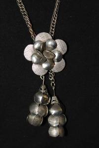 lot 2594 image: Vintage Long Silver Chain Necklace with Flower Dangle and 1 pair of Earrings