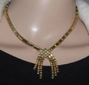lot 2595 image: Vintage Gold Toned Necklace and Earring Set