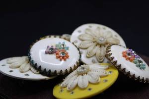 lot 2561 image: 3 Pairs of Vintage Plastic Clip-on Earrings