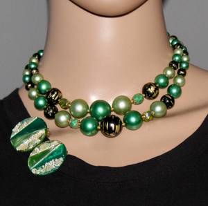 lot 2564 image: Vintage Double Strand Green Beaded Necklace and Coordinating Clip Earrings Jewelry