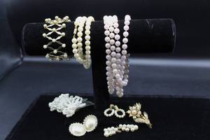 lot 2582 image: 8 piece Vintage Pearl Jewelry Lot, Accordion Bracelet, Necklaces, Earrings and Brooch