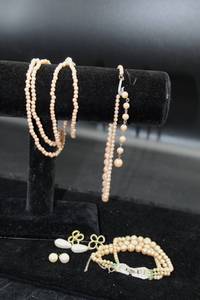 lot 2584 image: Vintage Petite Pearl Necklaces, Bracelet and Earrings Set