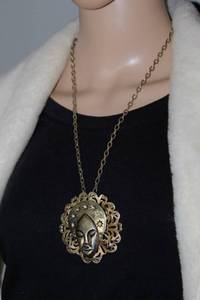 lot 2588 image: Interesting Adjustable Length Silver Chain with 3 Medallion