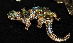 lot 2607 image: Vintage Assorted Gold Metal Chains, Brooches and Earrings Lot