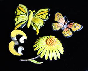 lot 2558 image: Mellow Yellow, Take me back to the 70s Jewelry Lot