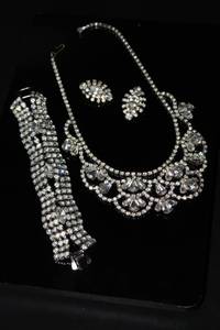 lot 2626 image: Beautiful Vintage 3 piece Rhinestone Jewelry Lot