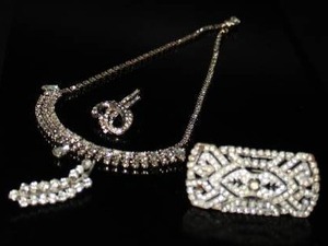 lot 2628 image: Vintage 4 Piece Rhinestone Art Deco Jewelry Lot