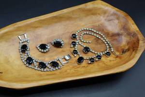 lot 2627 image: Vintage 3 Piece Set Rhinestone Jewelry, Necklace, Bracelet and Earrings