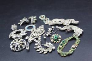 lot 2637 image: Large Lot of Vintage Rhinestone Costume Jewelry, Brooches, Bracelet, Pendant and Earrings