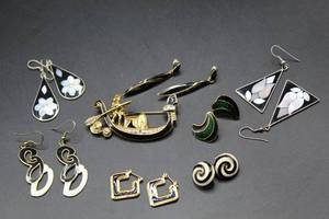 lot 2640 image: Large Lot Vintage Enamel Jewelry including Brooch and Earrings