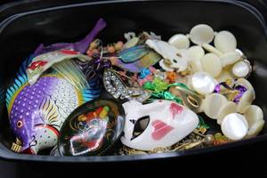 lot 2644 image: Large Variety Lot of Vintage Jewelry with Vintage Earring Display Stand and Tons of interesting pieces
