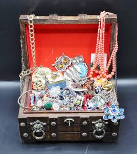 lot 152 image: Large Lot of Costume Jewelry in Treasure Chest Jewelry Box