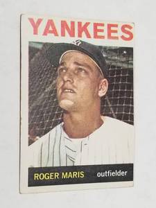 lot 1203 image: 1964 Topps Roger Maris #225 New York Yankees HOF
